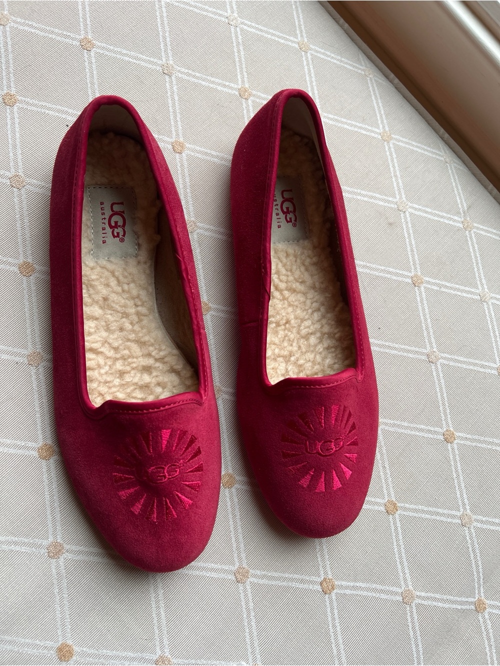 UGG Australia Red Suede Sunburst Slippers / Flats
Size: US Women's 7 - Picture 2 of 7